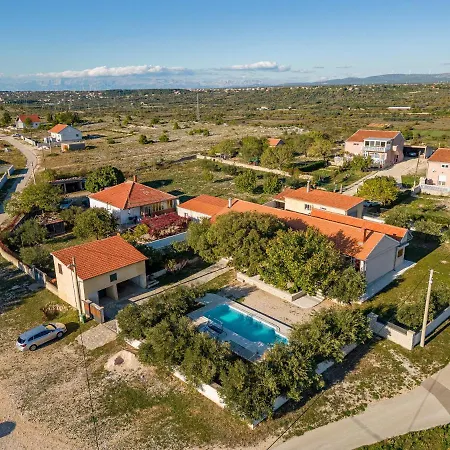 Apios Benkovac
