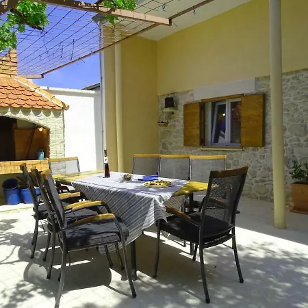 Apios * Benkovac