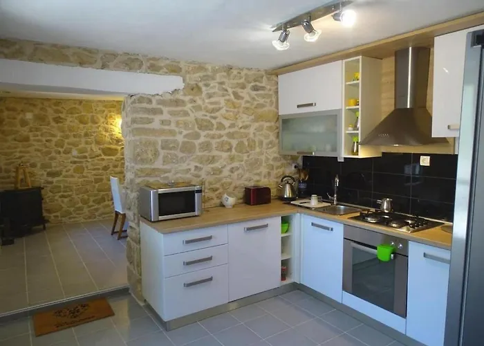 Apios Vikendica Benkovac